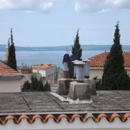 4 Sleeps 4 Guests * Split