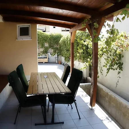 Apartment 4 Sleeps 4 Guests Split