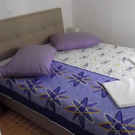 Apartment 4 Sleeps 4 Guests