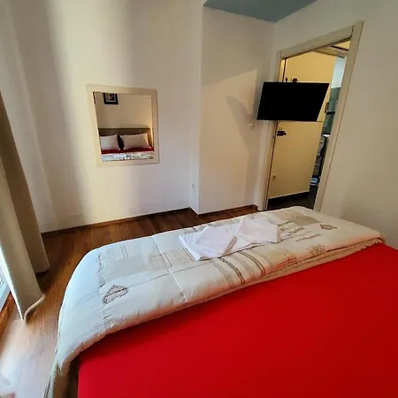 4 Sleeps 4 Guests *
